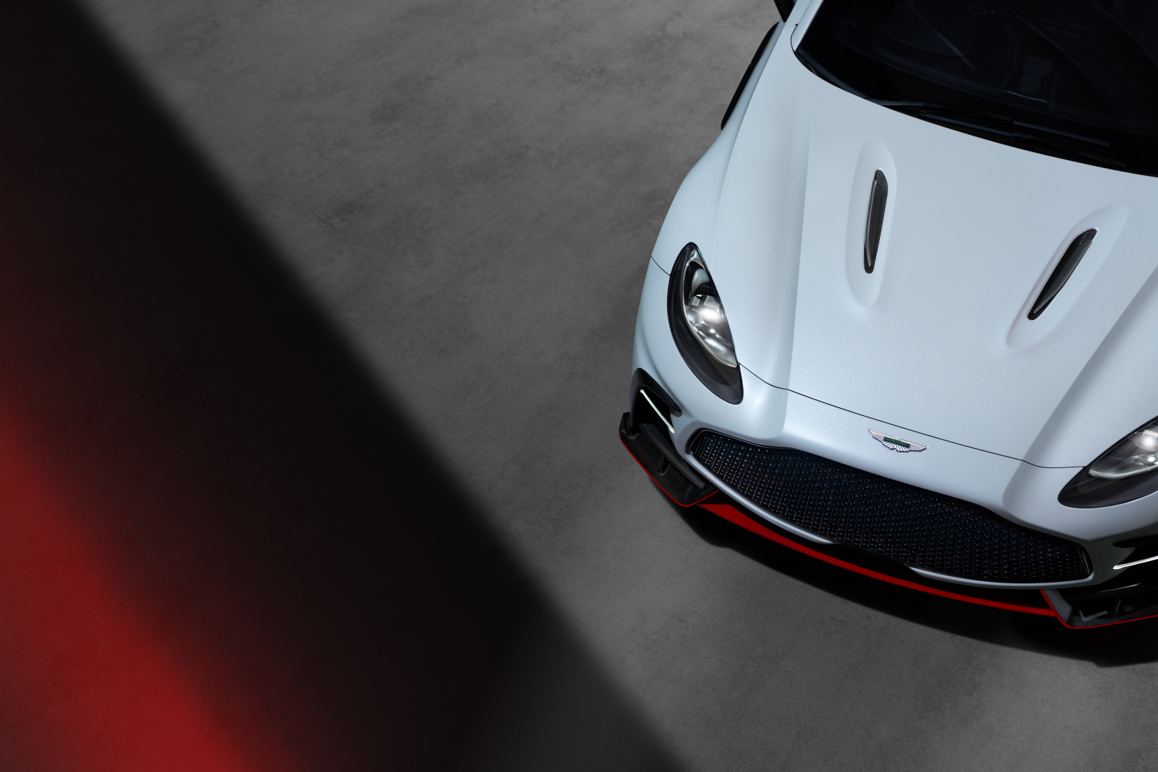 SMALL_Aston Martin DBX S_9